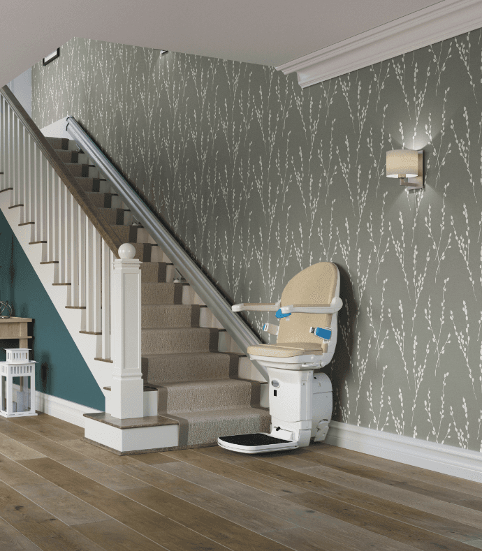 Photo d'illustration d'un monte escalier handicare droit sur un escalier en bois